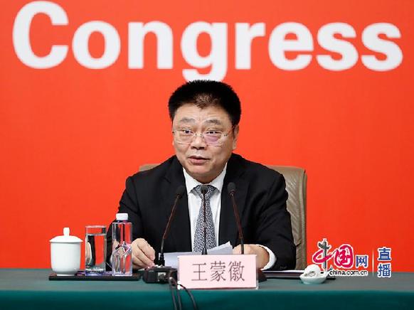 住房城鄉(xiāng)建設部黨組書記、部長王蒙徽介紹相關工作。